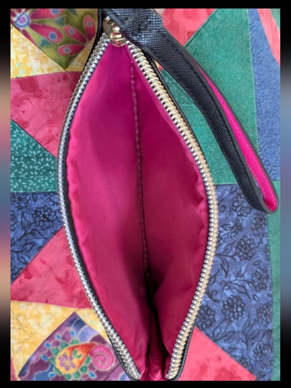 Victoria’s Secret Black Saffiano Gold Monogram VS Wristlet Pouch Hot Pink EUC - Picture 3 of 5